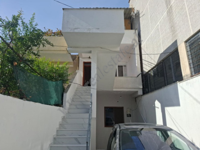 Three-story villa for sale on Paro Kita street in Kodra e Priftit in Tirana.&nbsp;
The villa offers